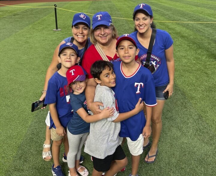 Roanoke chiropractor Dr. Roberts with baseball team and family