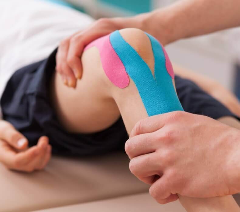 Knee with kinesiotaping