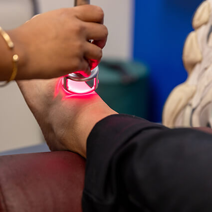 Laser-Therapy-On-Foot