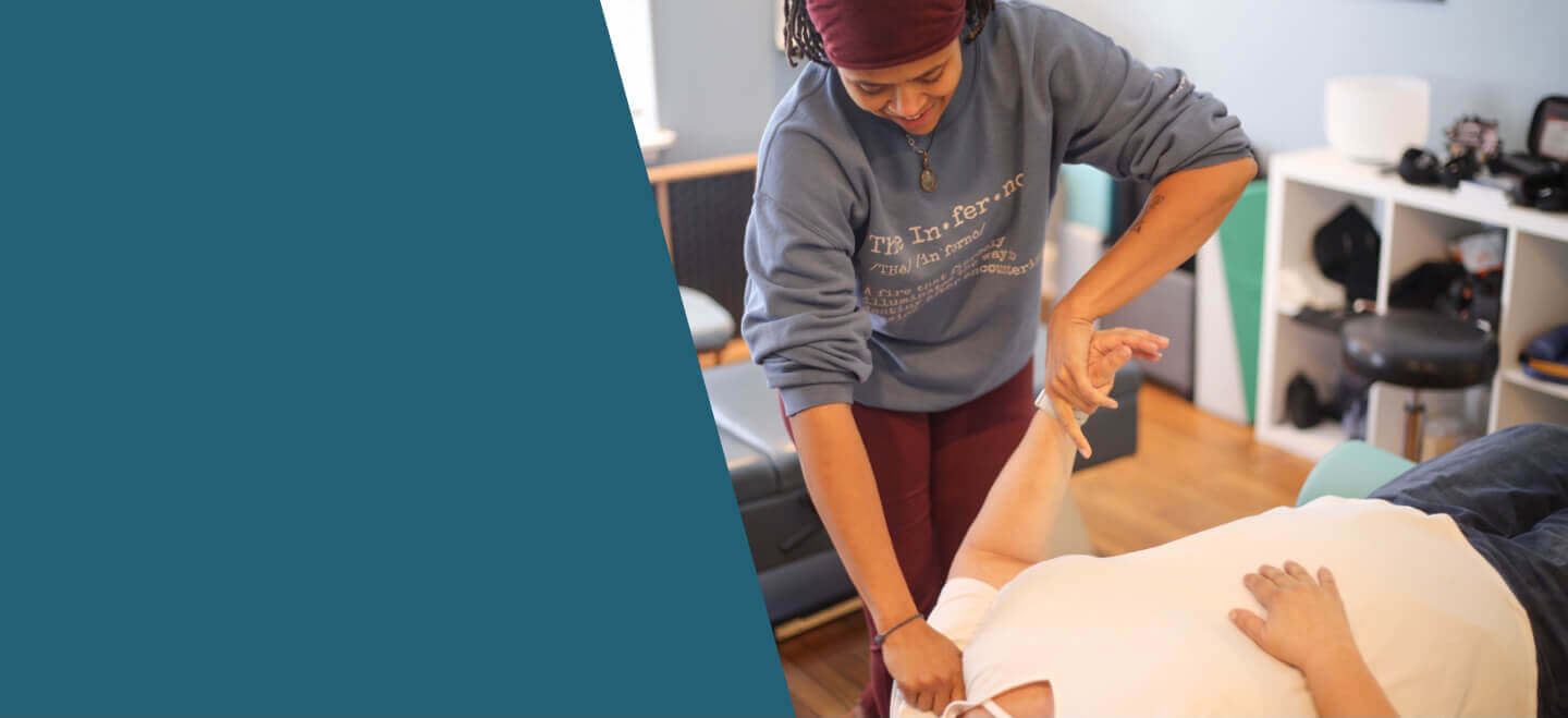 Lawrenceville Chiropractor Dr. Makeda Minott adjusting woman's shoulder