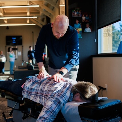 New Hope Chiropractor adjusting patients upper back