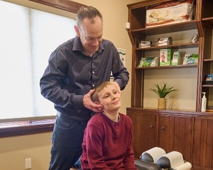 Gentle neck adjustment for boy