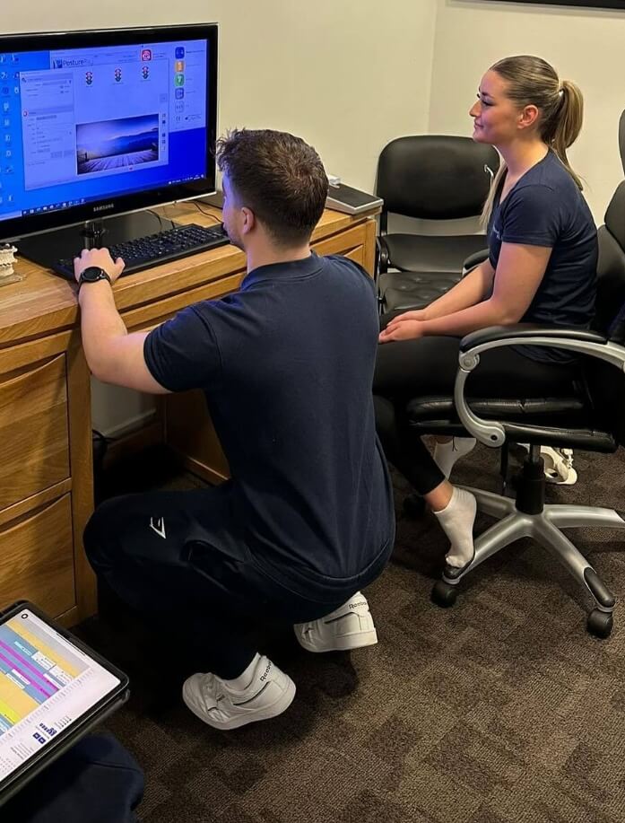 Dr. Bruce and patient looking at a computer monitor