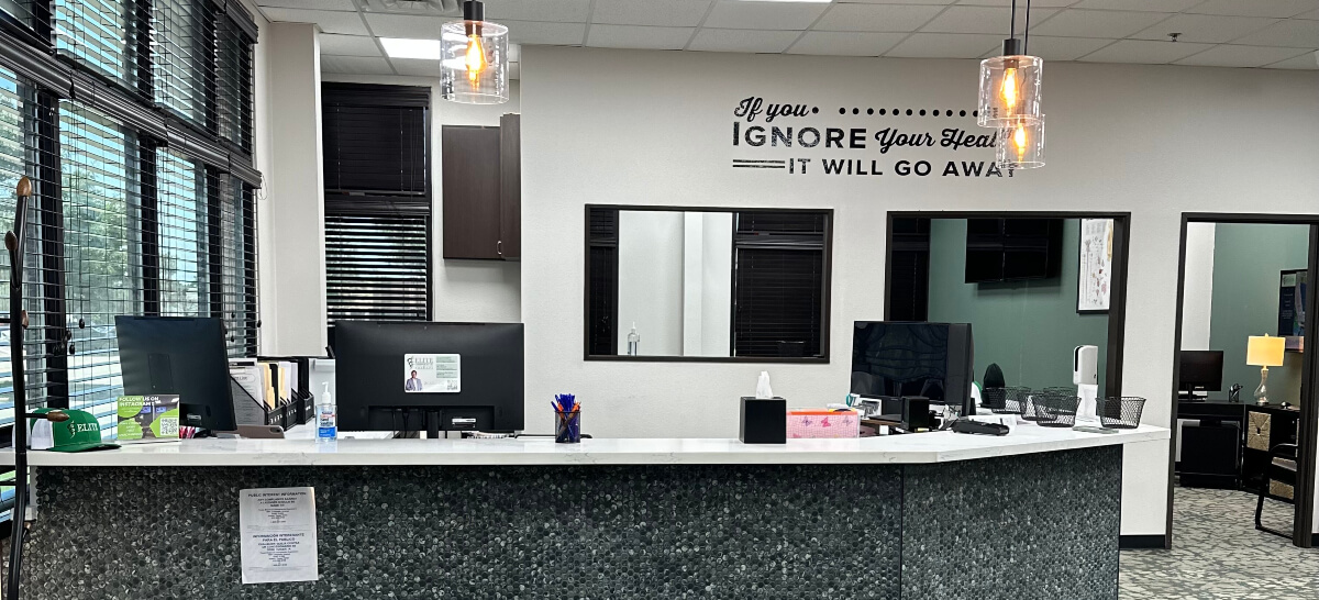 Loas Colinas reception desk