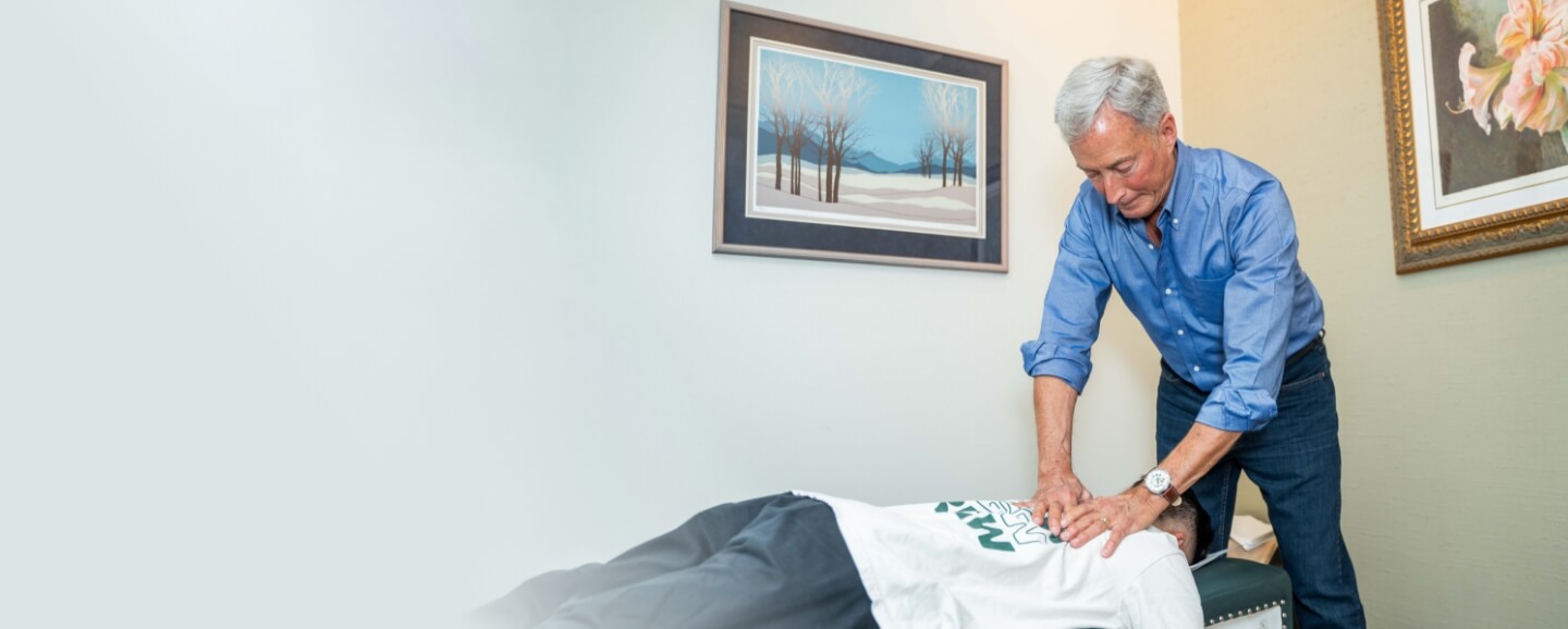 Lincoln Park chiropractor Dr. Dale adjusting patient