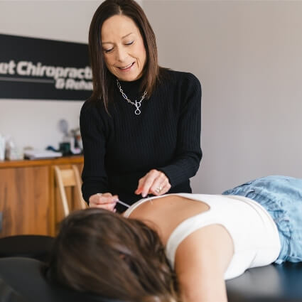 acupuncture on persons shoulder