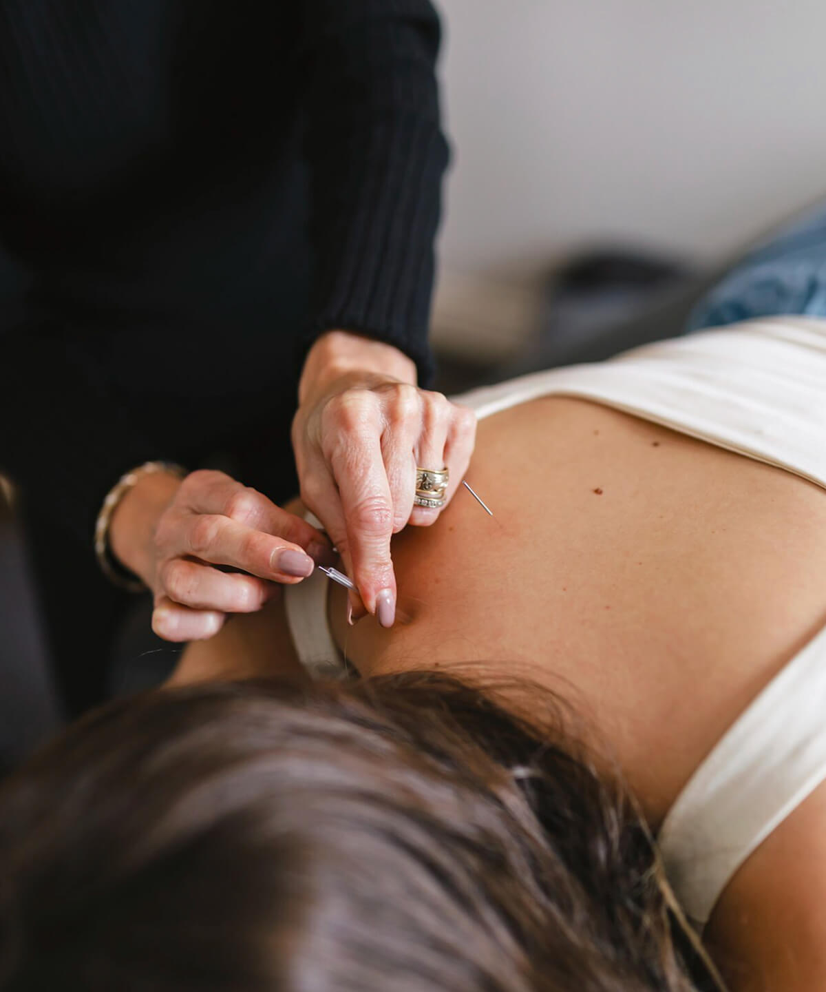 London chiropractor Dr. Jess adjusting patient