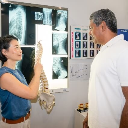 Dr Irene showing spine model to paitnet