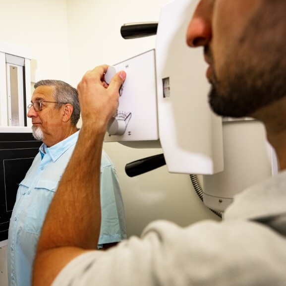 Wappingers Falls chiropractor Dr Benjamin taking patients xrays