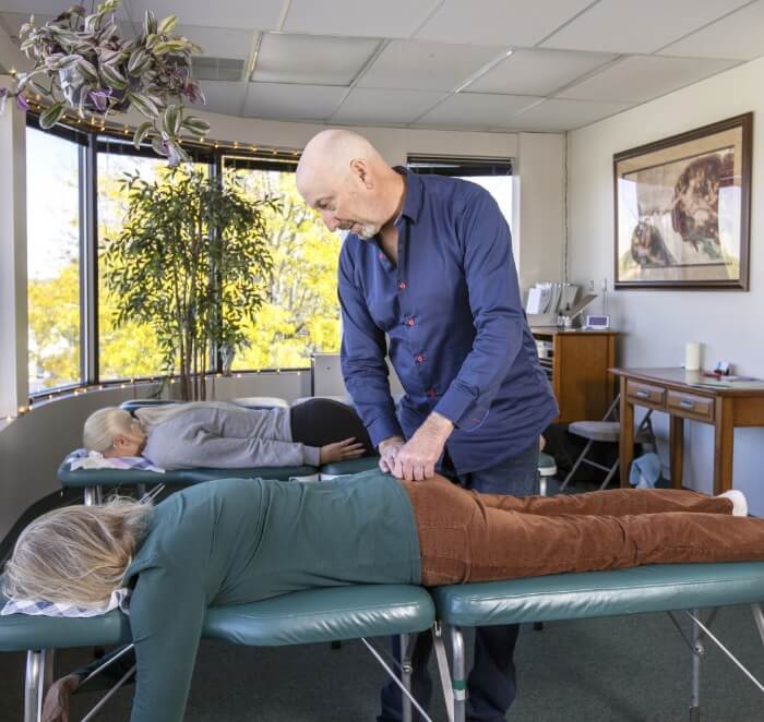 Lakewood chiropractor Dr Munn examining patients back