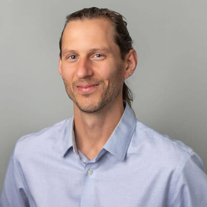 Dr Alex Axenov