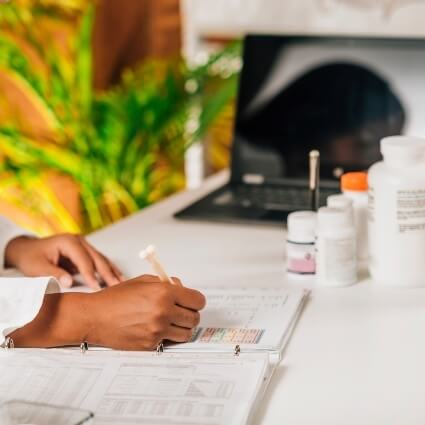 Female functional medicine pracitioner