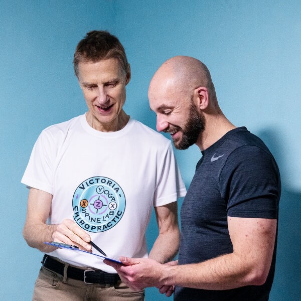 Pimlico chiropractor Dr Leom talking to patient