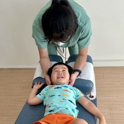 Subang Jaya chiropractor Dr Minji Lam adjujsting tollders neck