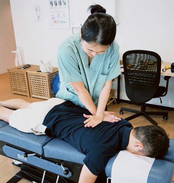 Subang Jaya chiropractor Dr Minji adjusting patients back