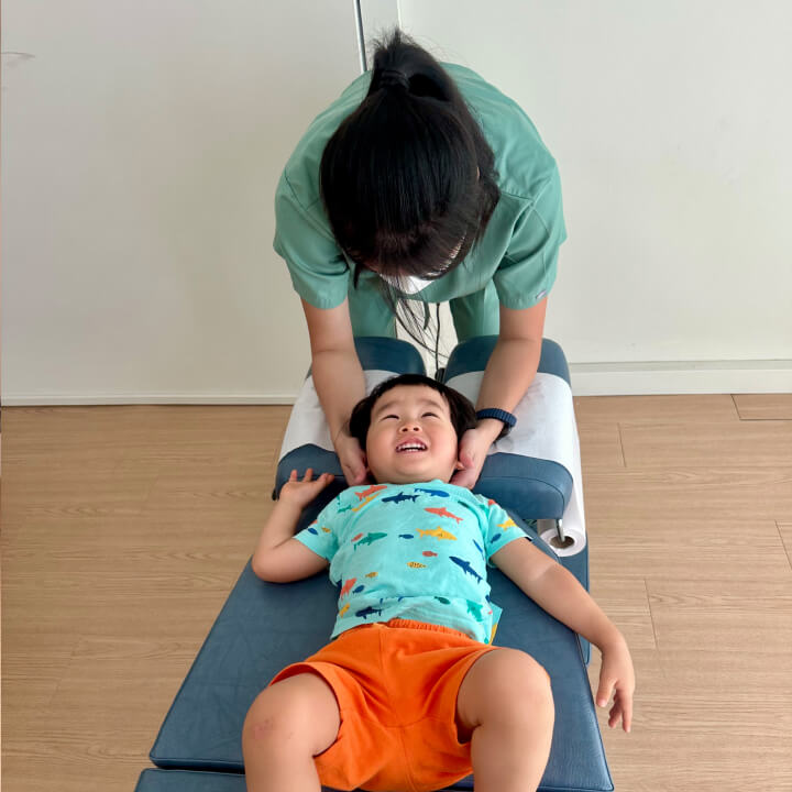 Subang Jaya chiropractor Dr. Minji adjusting kid