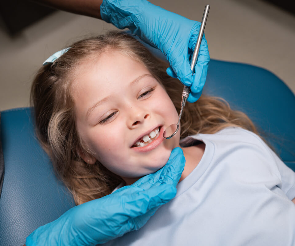 Croydon dentist inspecting little girl's mouth