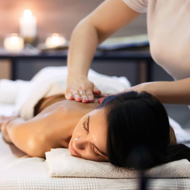 massage therapy on back