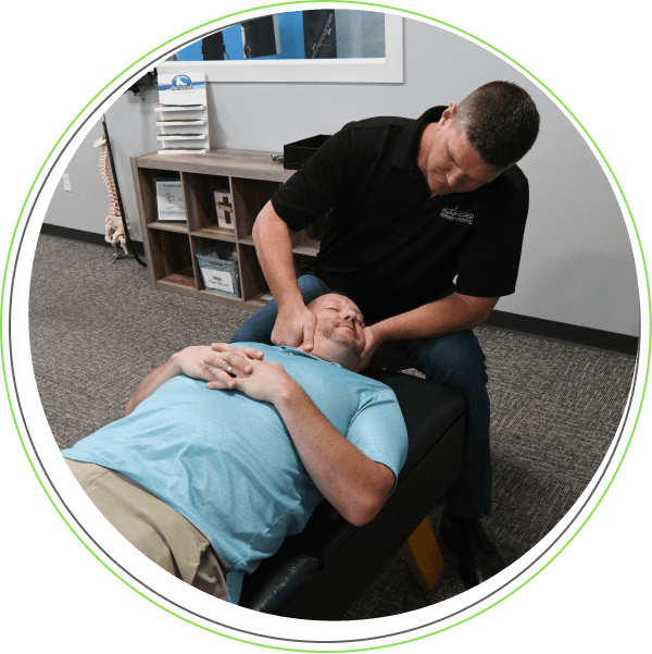 Dr.Justin adjusting patient