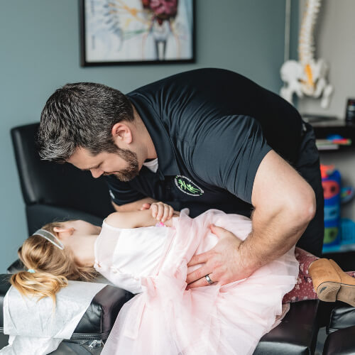 Anoka chiropractor adjusting a pediatric patient