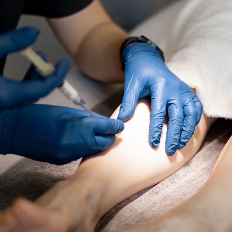 patient getitng injection into leg