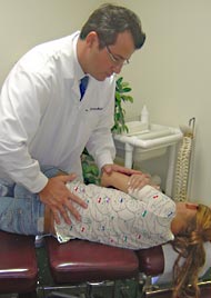 El chiropractic ayuda a la gente de todas las edades. El chiropractic ayuda a la gente de todas las edades.