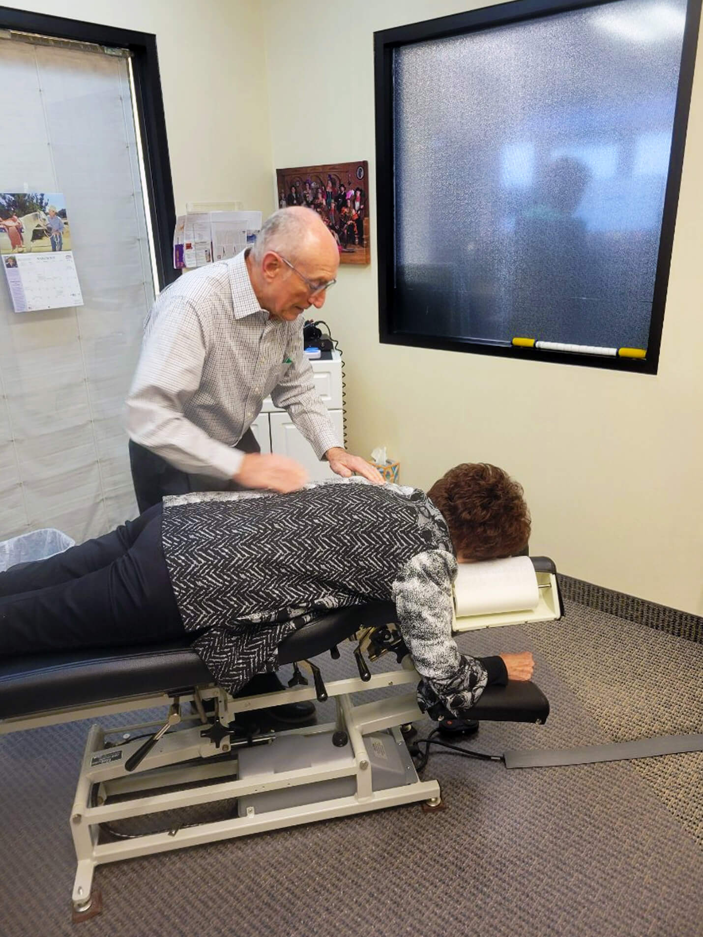 Scottsbluff Chiropractor Dr Jackson adjusting patients neck