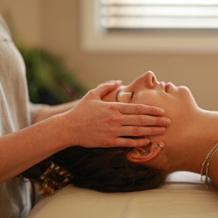 Hands around head