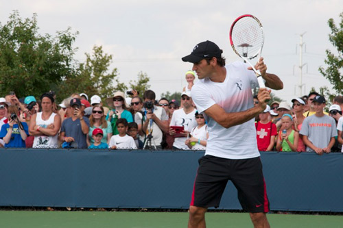 Roger Federer on tennis court