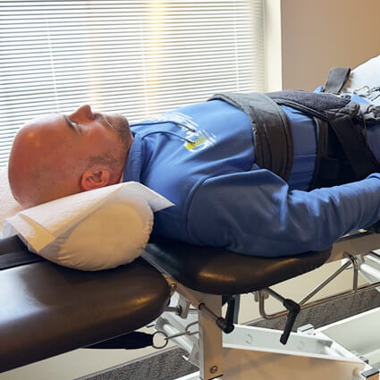 man spinal decompression