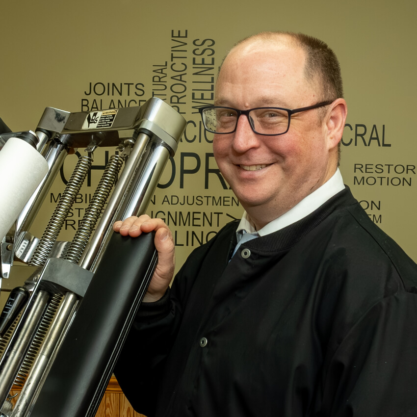 Davenport chiropractor Dr M