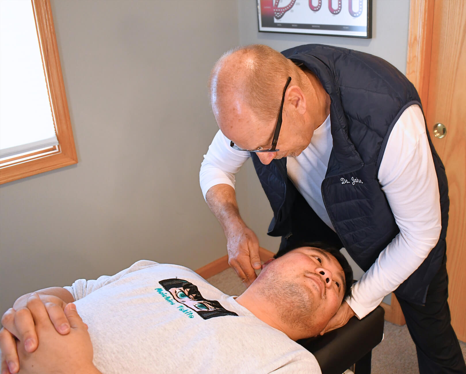 Fort Wayne chiropractor adjusting a female patient from the side