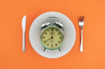 Clock on dinner plate.