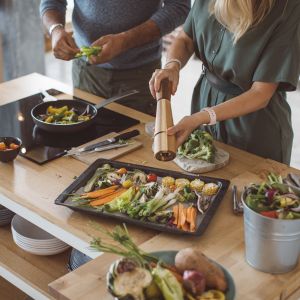 Couple making a healthy dinner together.