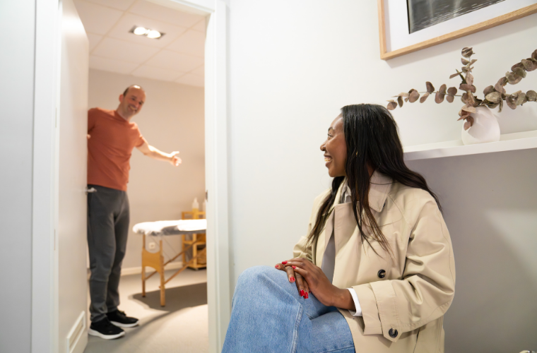 patient-meeting- chiropractor