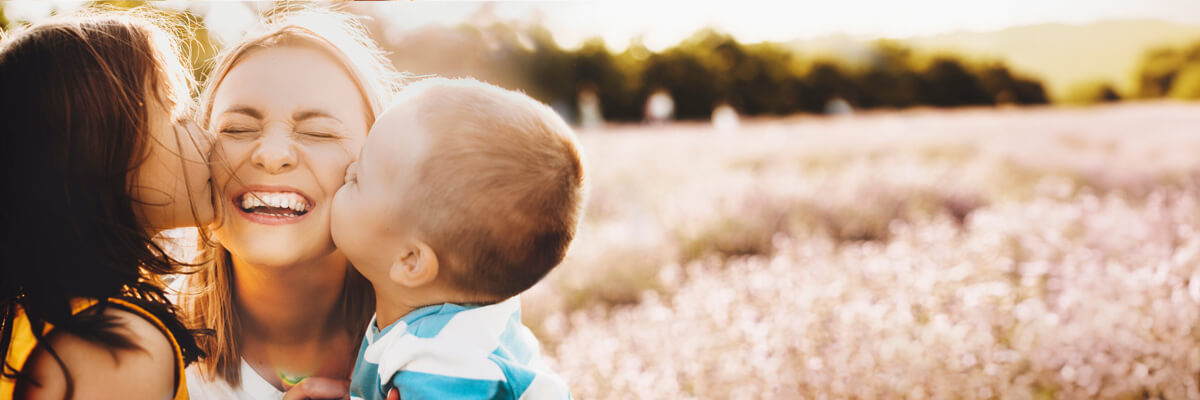 Kids kissing mom