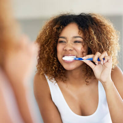 woman brushing her teeth