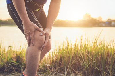 Man with pain in knee