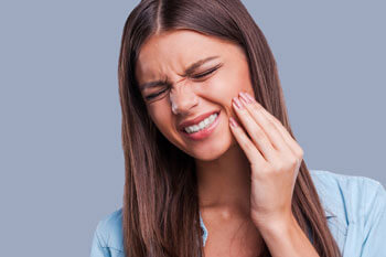 Woman with mouth pain