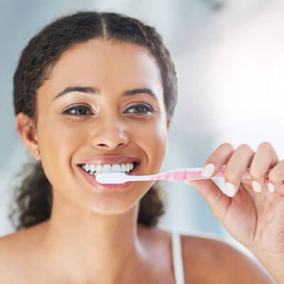 Women brushing her teeth